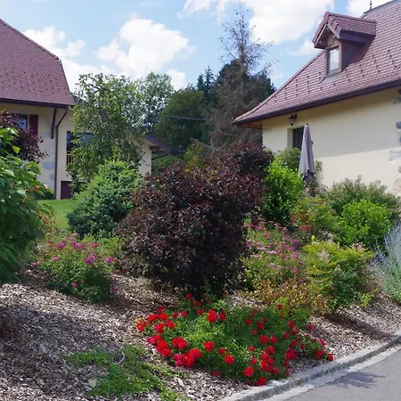 Le Paon Bleu Annecy Bed and breakfast