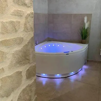 Le Paon Bleu Annecy Bed and breakfast